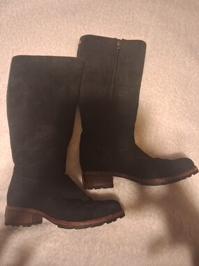 UGG Black and Cream Shearling-Lined Boot Interior